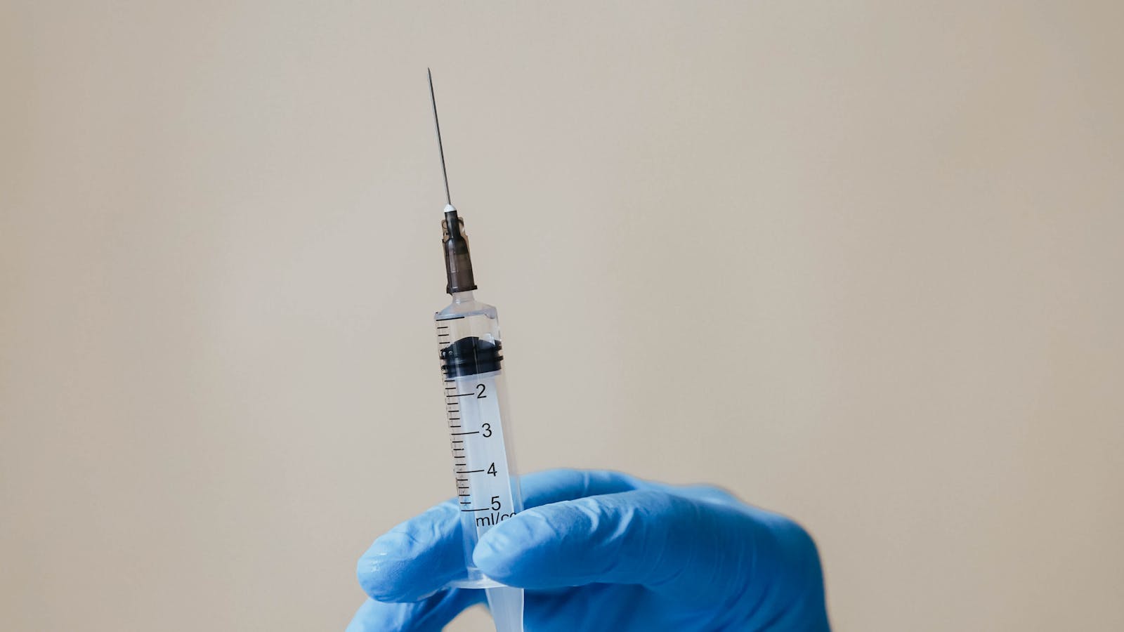 Testosterone Replacement Therapy in Oregon: What Men Should Know Before Starting Gloved hand holding a medical syringe